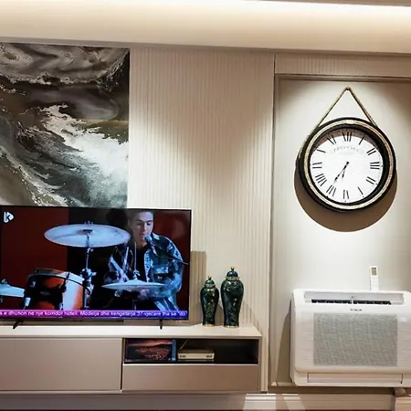 Golden Pearl Apartment *