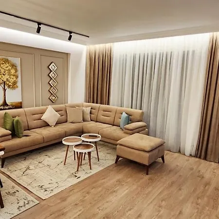 Golden Pearl Apartment *